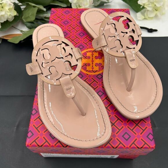 SOLD!!!!!!!     Women’s Tory Burch, seashell, pink sandals, size 8 - Picture 1 of 7